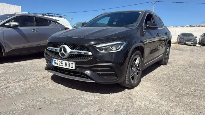 Antes: coche fotografiado con el móvil (ejemplo secundario)